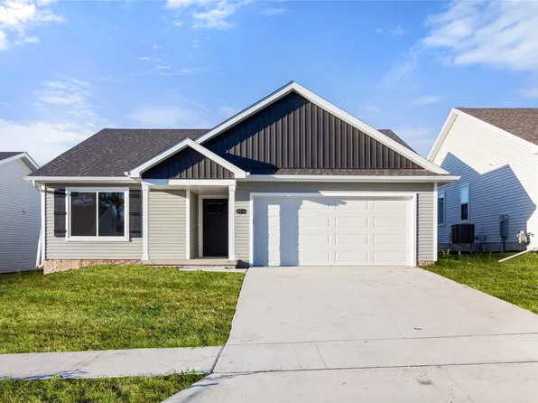 4316 Grover Woods Ln, Des Moines, IA 50317