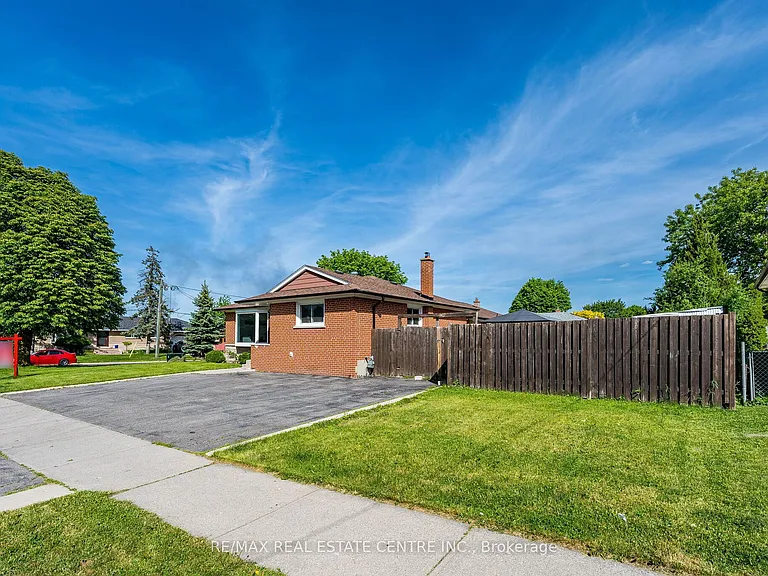 2 Milner Rd #BASEMENT — Photo 6