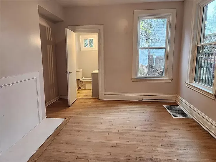3 bed, 1.5 bath, 2093 sqft, $2,000 — Photo 4