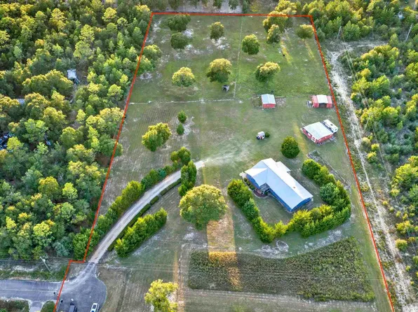 585 Huckaba Rd E, Defuniak Springs, FL 32435