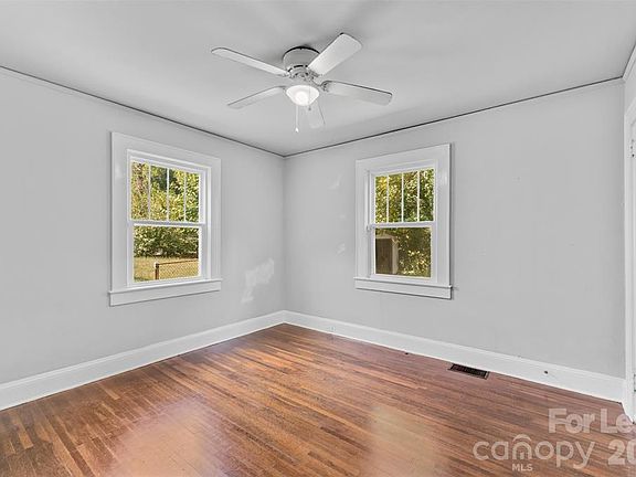 5th image of 1936 Garibaldi Ave