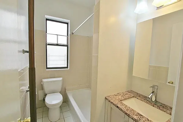 Bathroom, photo 1