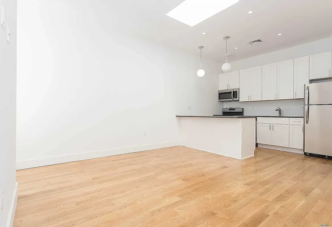 9 Grant Avenue — Photo 2