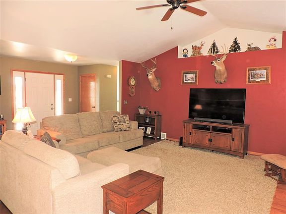 Open concept to kitchen!