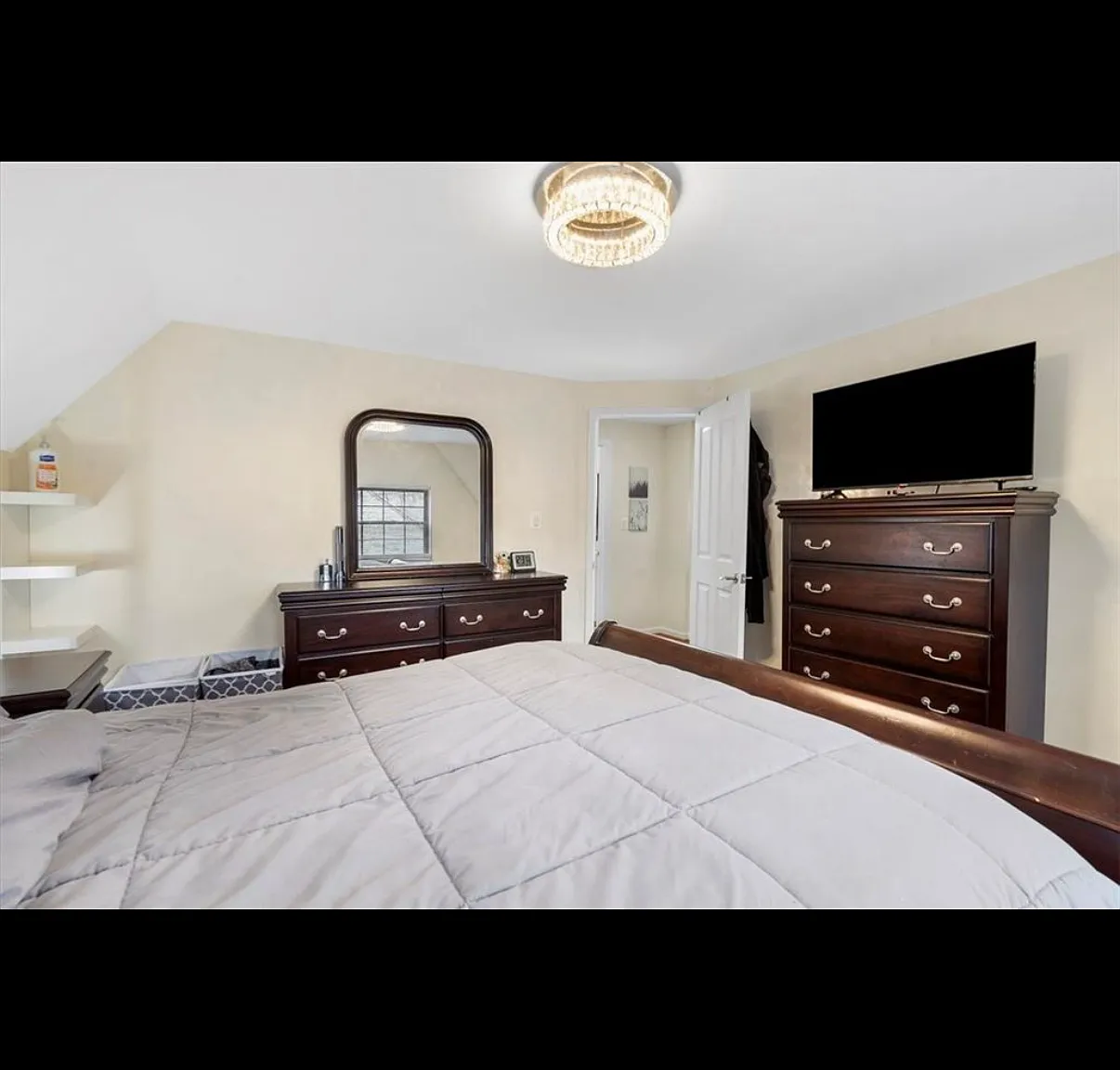 2 bed, 1010 sqft, $2,100 — Photo 2