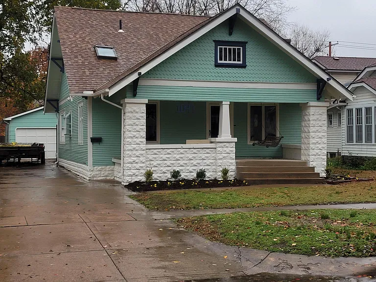 1047 N Coolidge Ave — Photo 1