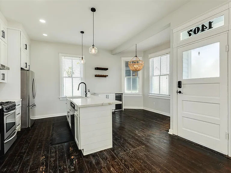 1407 Winnie St — Photo 13