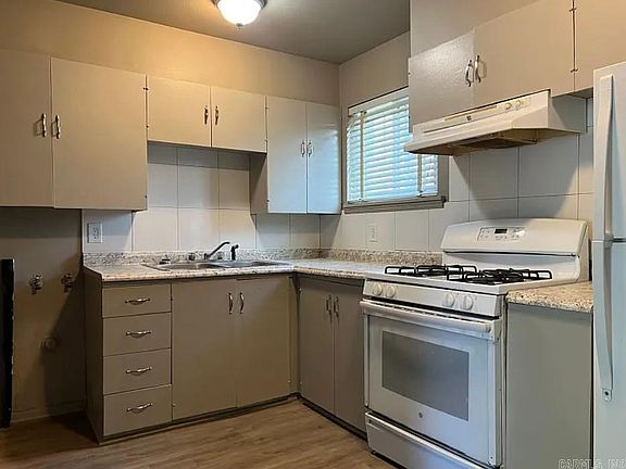 3rd image of 5101 N Woodland Dr