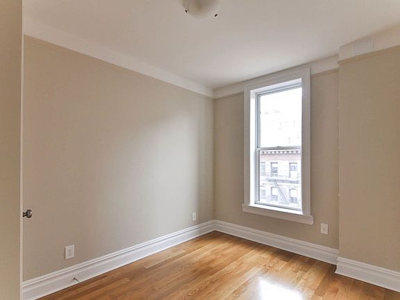 4th image of 521 W 122nd St #62
