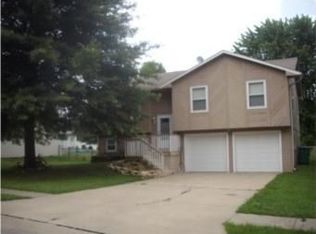 2507 Leewood Rd, Harrisonville, MO 64701