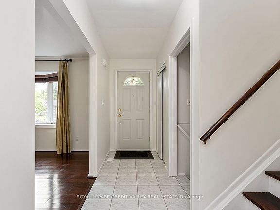 3rd image of 62 Summerside Cres