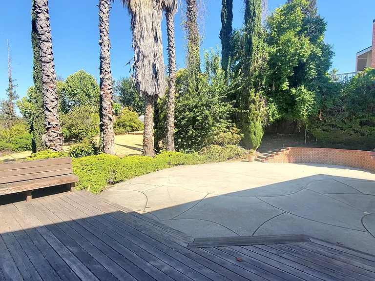 7067 Morecambe Dr — Photo 23