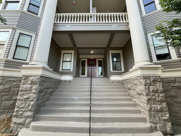 2046 NW Flanders St #B13 — Photo 4