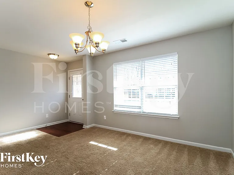 1541 Weatherend Dr — Photo 5