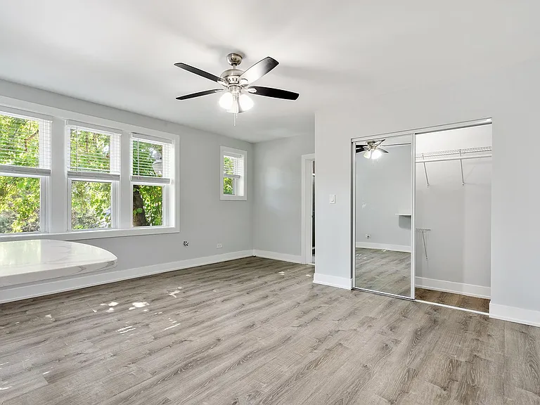 The 1521 Sherwin — Photo 1