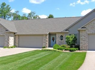 6694 Munstead Woods Dr, Hudsonville, MI