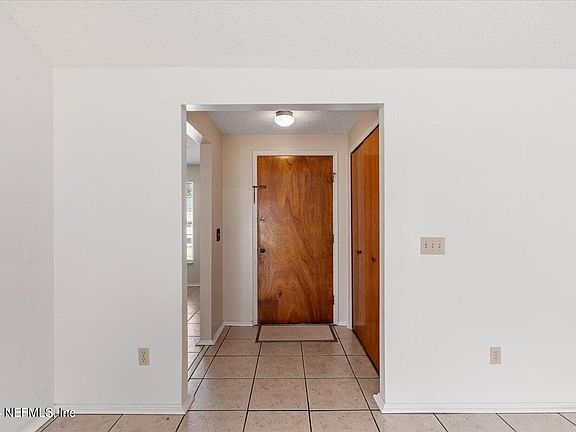 3rd image of 2653 E PINEWOOD Boulevard