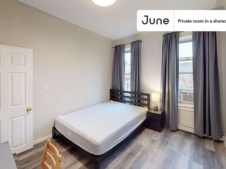 13 Charlotte St #B — Photo 1