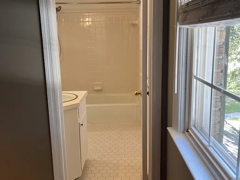 944 Cottingham Dr — Photo 9