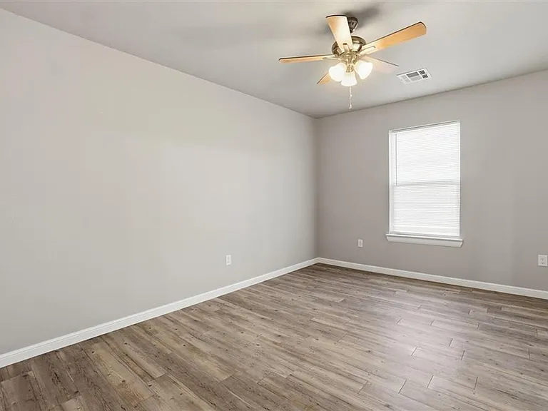 207 W C Ave — Photo 4