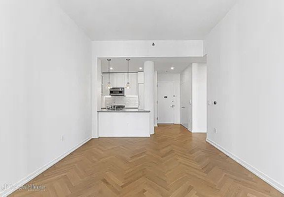 4th image of 184 Kent Ave APT C-601