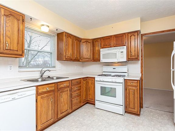 5th image of 3098 Holly Dr
