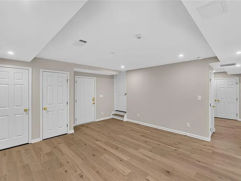 4996 N Peachtree Rd — Photo 8