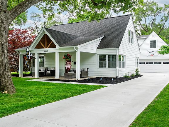 2nd image of 1217 Crawford Dr