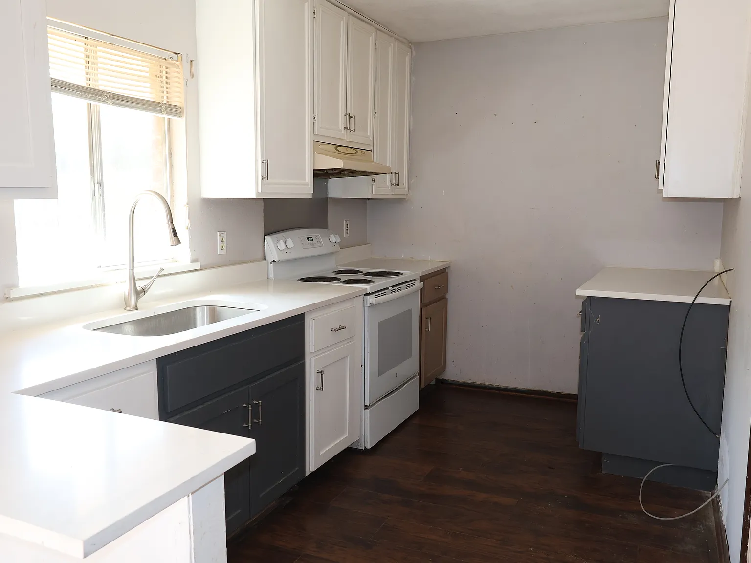 4 bed, 1.5 bath, 1257 sqft, $1,950 — Photo 2