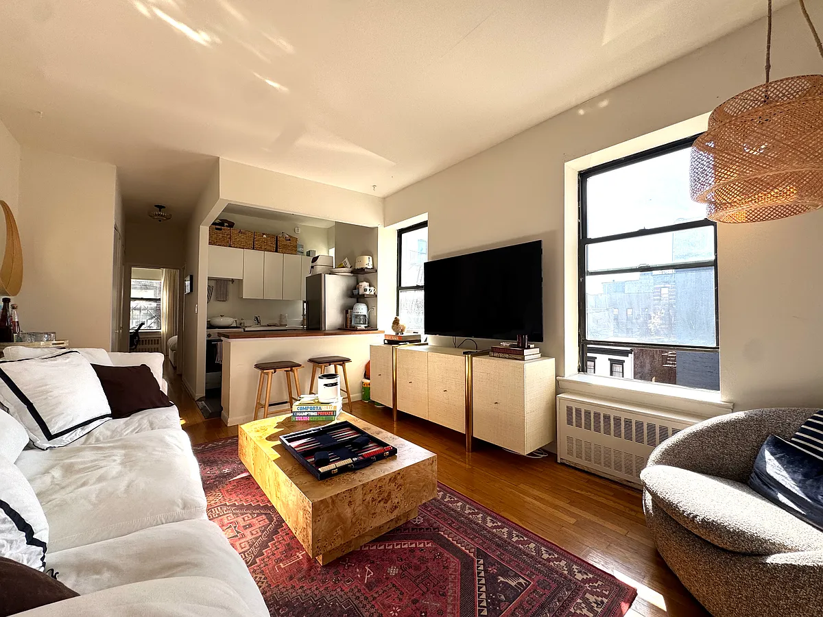 Building Photo - 12 Charles St #5B
