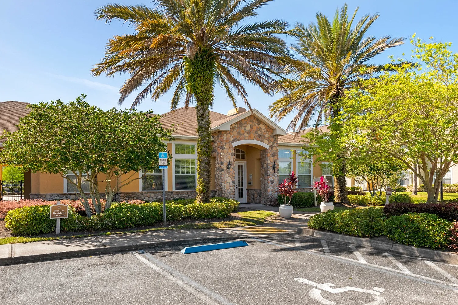 Ryan Oaks Apartments — Photo 2