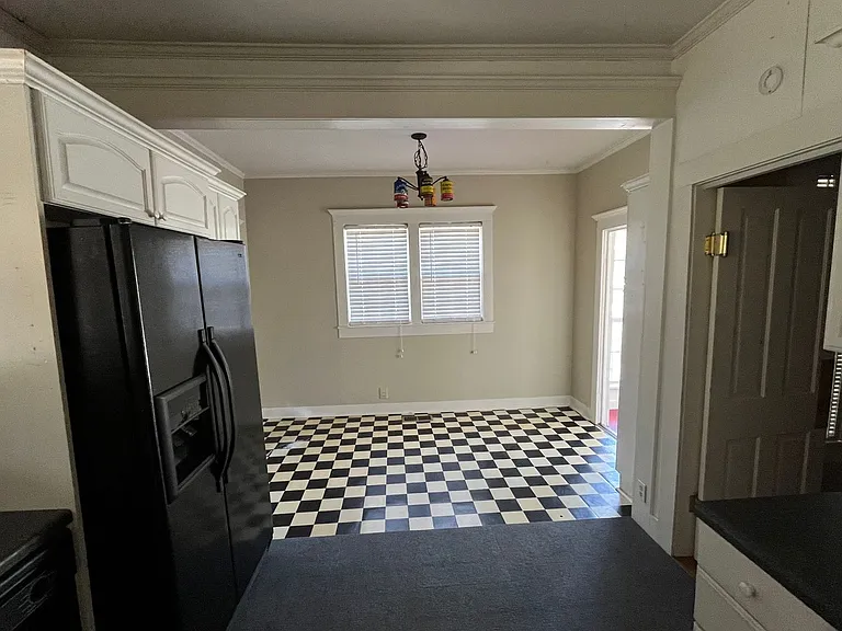 1511 N Main St — Photo 8