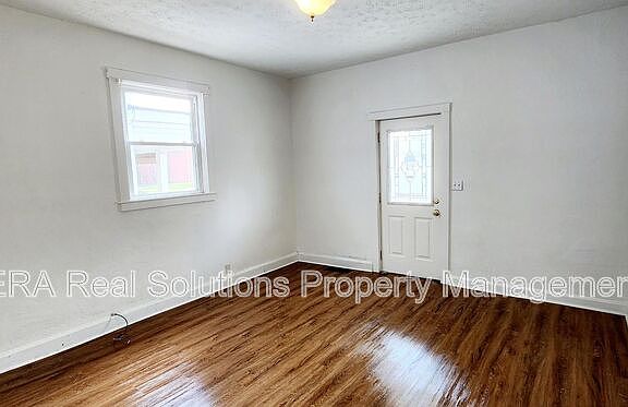 2nd image of 110-112 E Walnut St