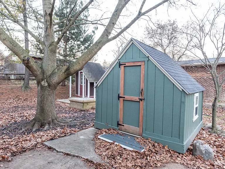 2060 Winewood Dr — Photo 10