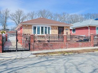 22447 76th Rd, Oakland Gardens, NY 11364