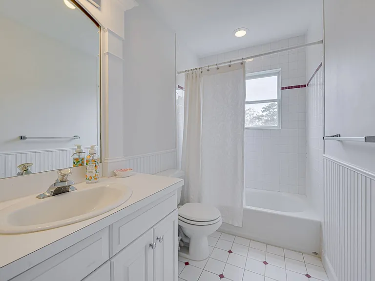 105 McGregor Dr — Photo 15