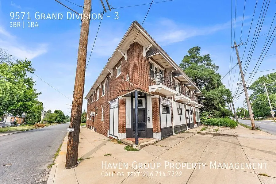 4600 (9571) Grand Division Ave | Unit 3, Cleveland, OH 44125- Spacious 3-bed 1-bath apartment! — Photo 3