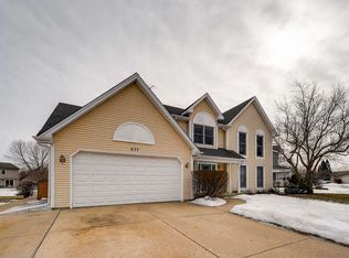 637 Shenandoah Trl, Elgin, IL 60123