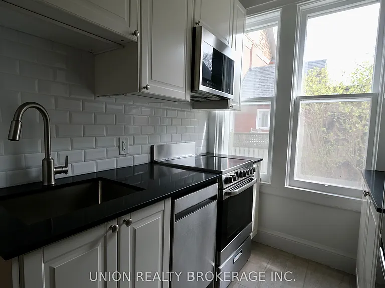 46 Benlamond Ave #MAIN — Photo 10