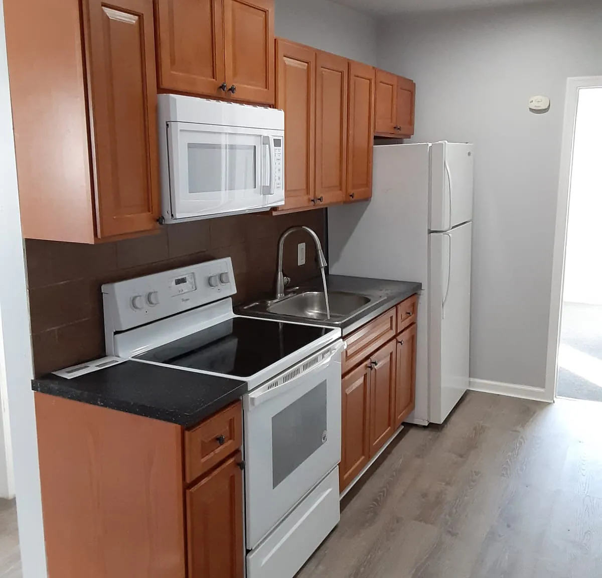 3 bed, 1.5 bath, 1200 sqft, $1,550 — Photo 1