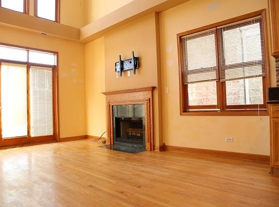 2nd image of 1954 W Diversey Pkwy #3