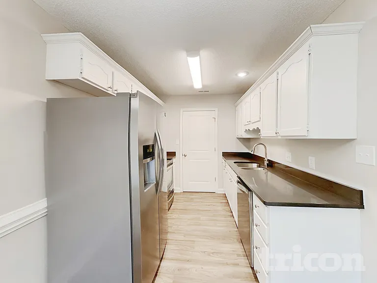 809 Valley Creek Dr — Photo 5