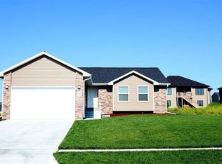 1201 Autumn Rd, Hickman, NE 68372
