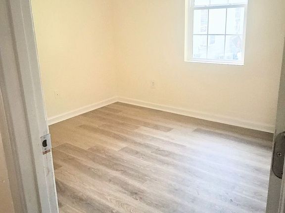 3rd image of 705 Adams St