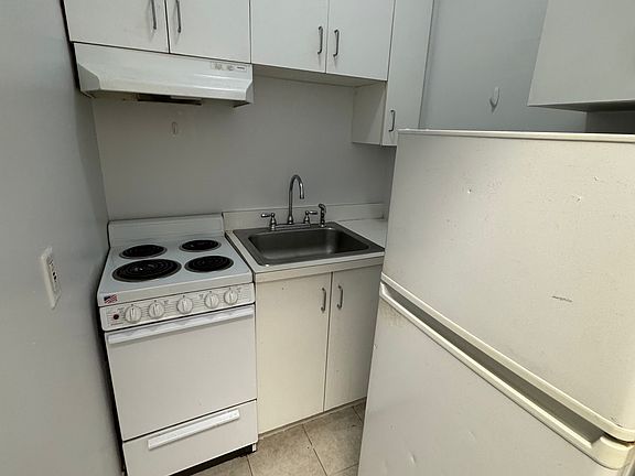 2nd image of 471 Commonwealth Ave APT 1R