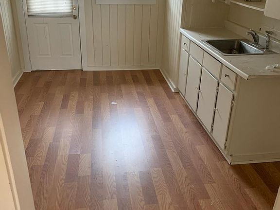 2nd image of 2904 Lucinda St