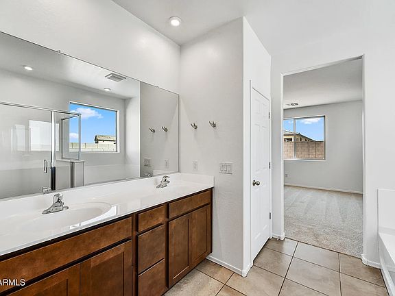 2nd image of 37567 W Patterson St