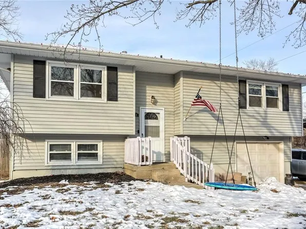 504 W King St, Spring Hill, KS 66083