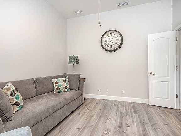 3rd image of 1426 Clubhouse Dr