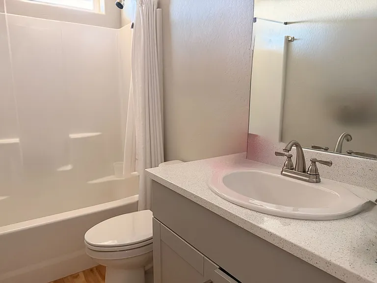 Bathroom with tub/shower and quartz vanity